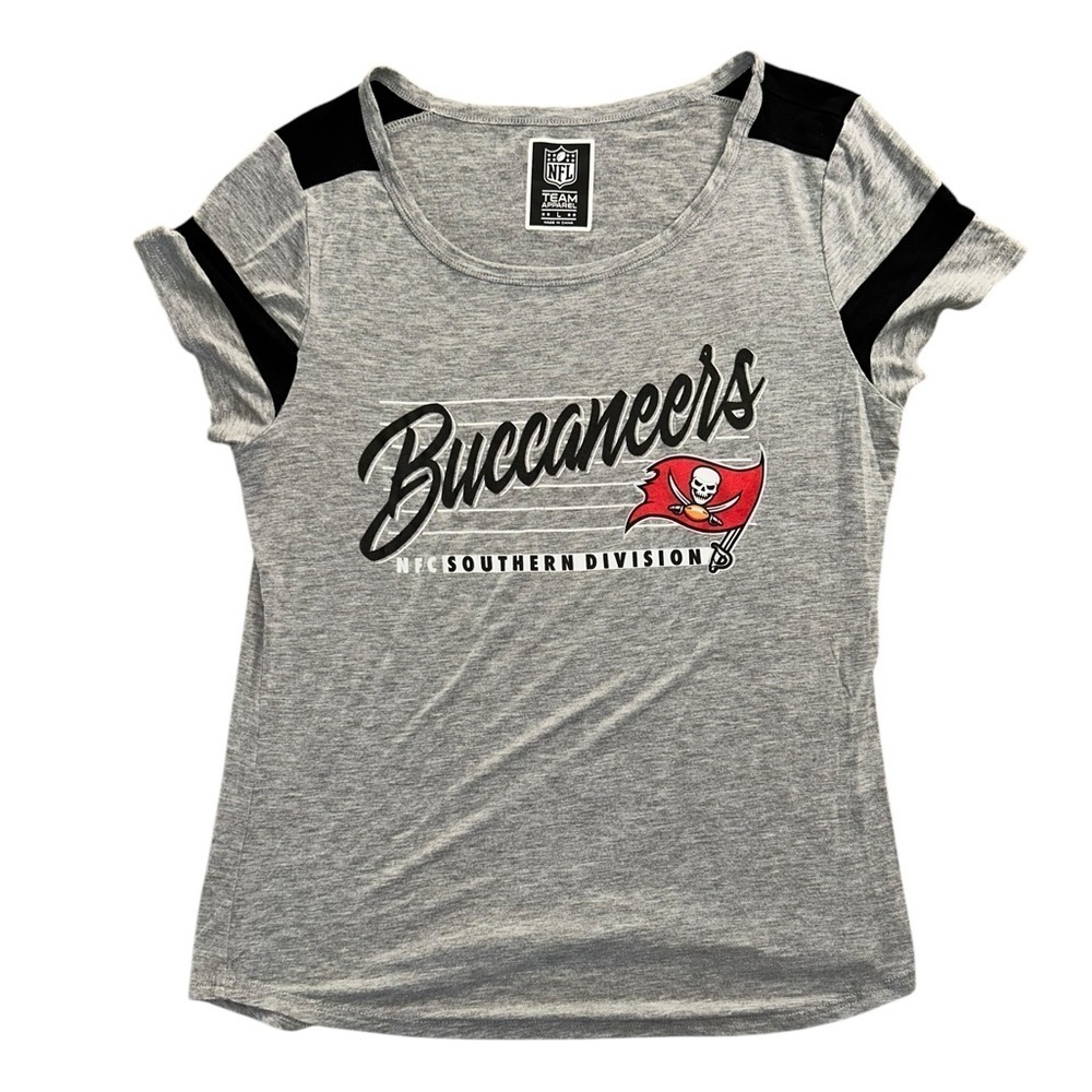 NFL Team Apparel Tampa Bay Buccaneers Women’s Size Large Gray Shirt Football